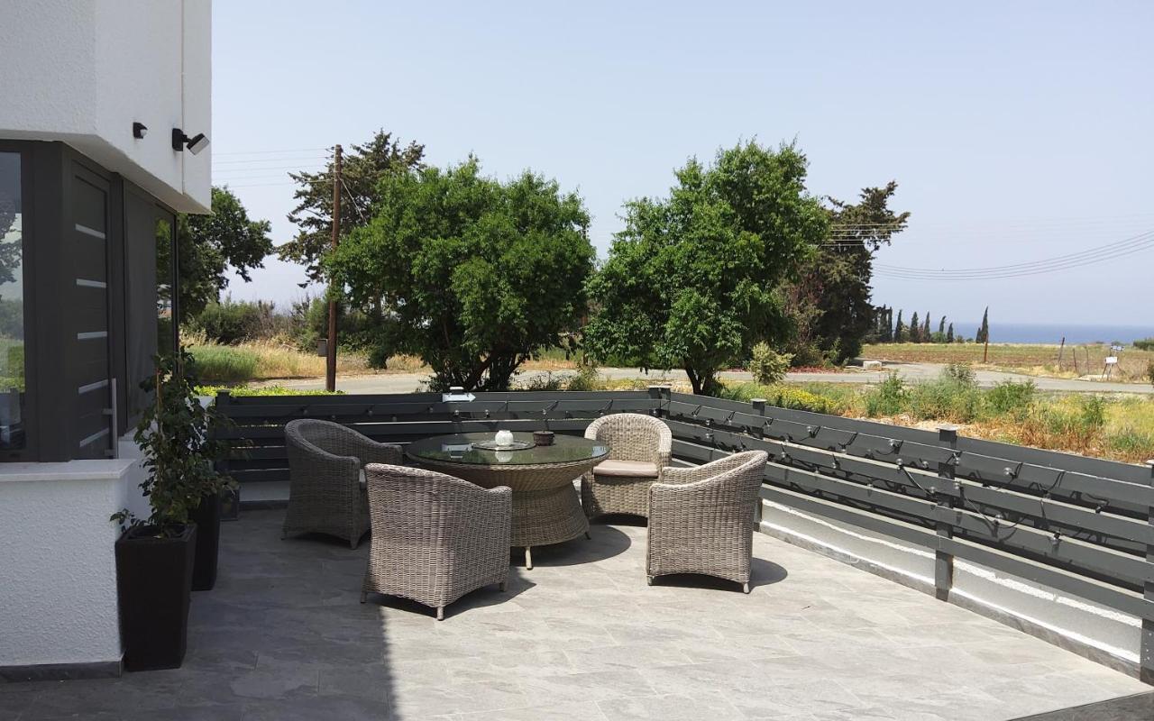 The Summer Haven Полис Екстериор снимка